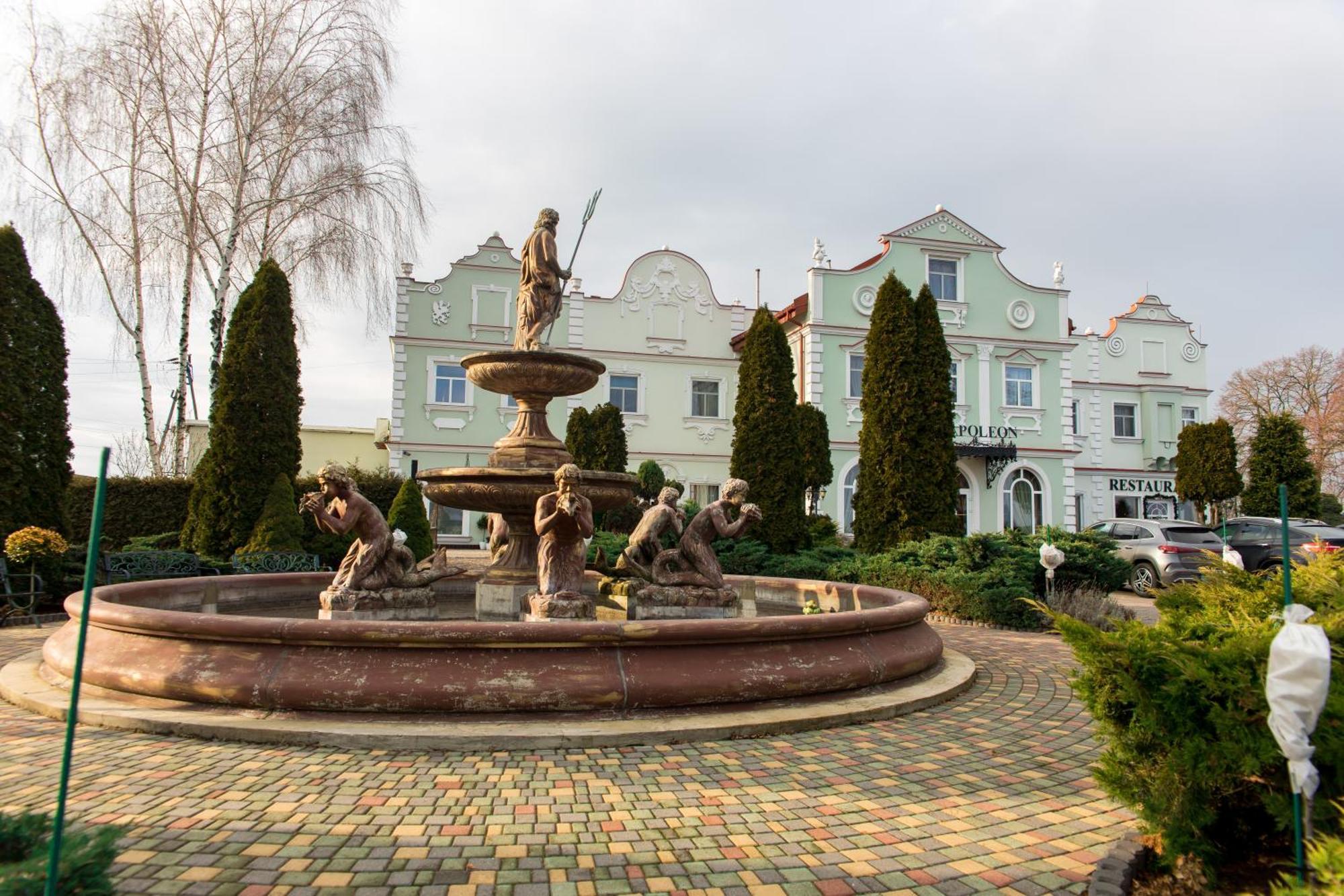 Hotel Napoleon Wroblew  Buitenkant foto