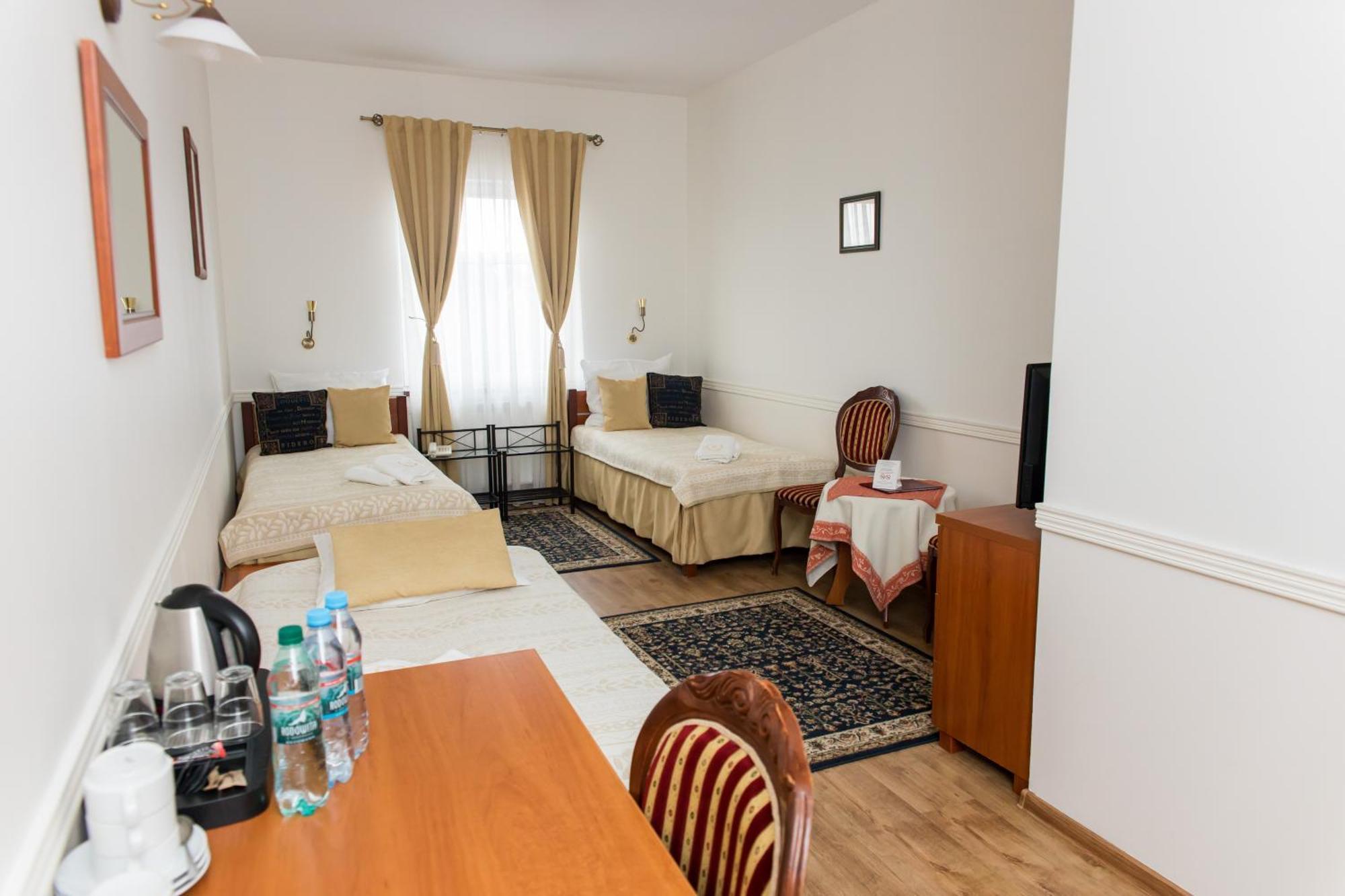 Hotel Napoleon Wroblew  Buitenkant foto