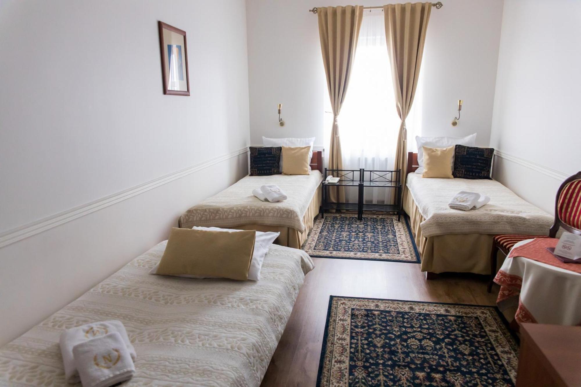 Hotel Napoleon Wroblew  Buitenkant foto