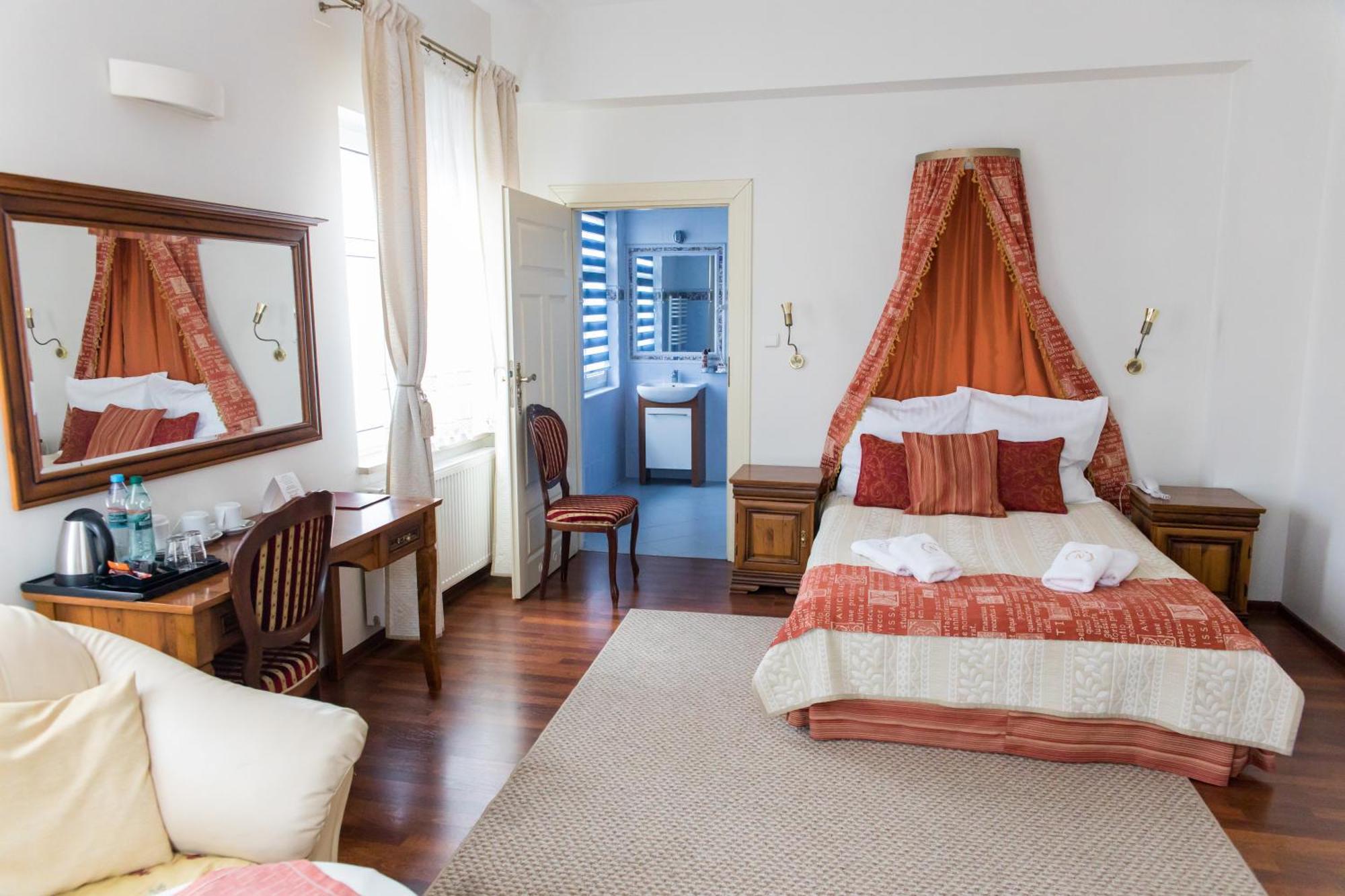 Hotel Napoleon Wroblew  Buitenkant foto