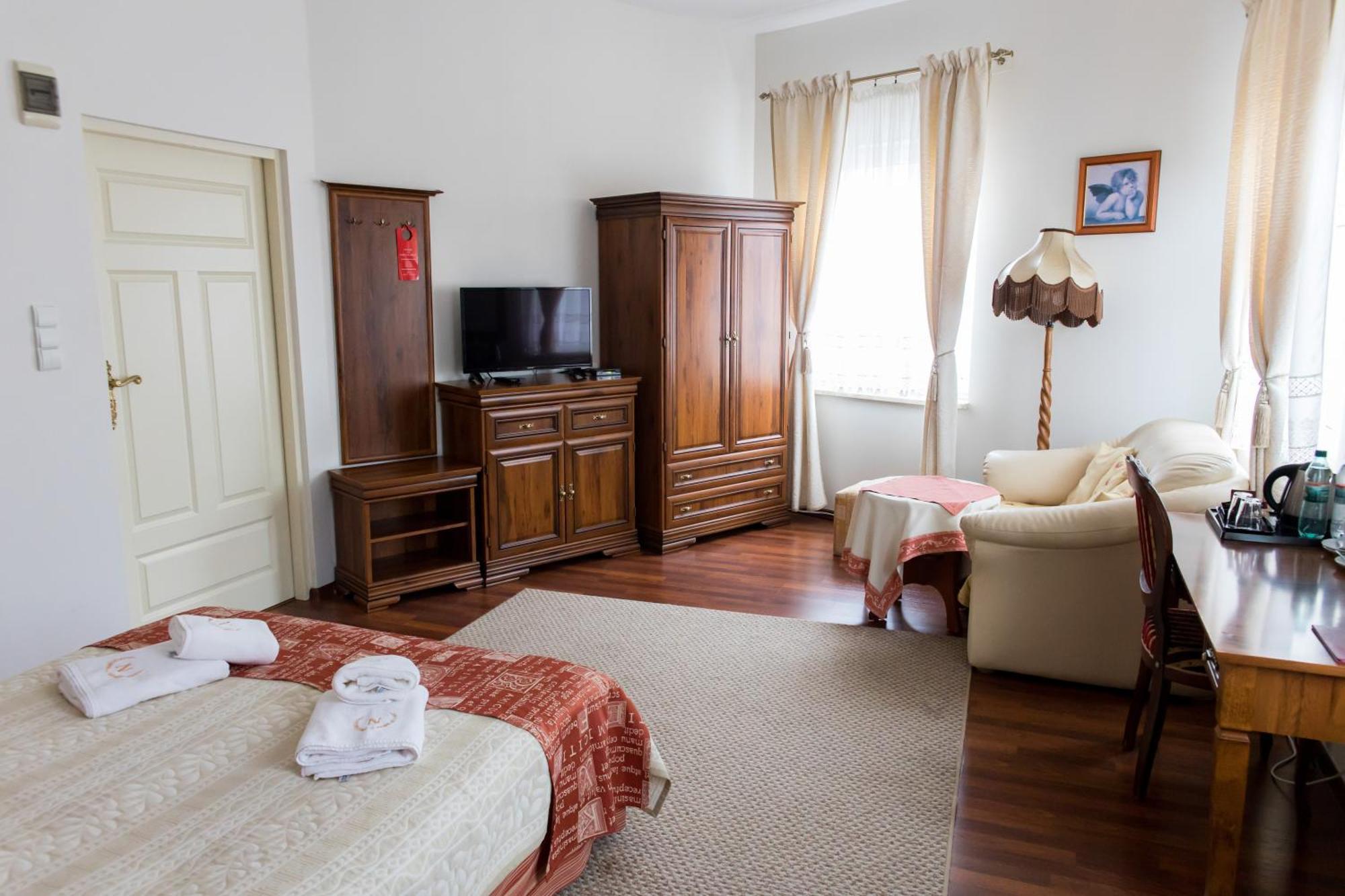 Hotel Napoleon Wroblew  Buitenkant foto