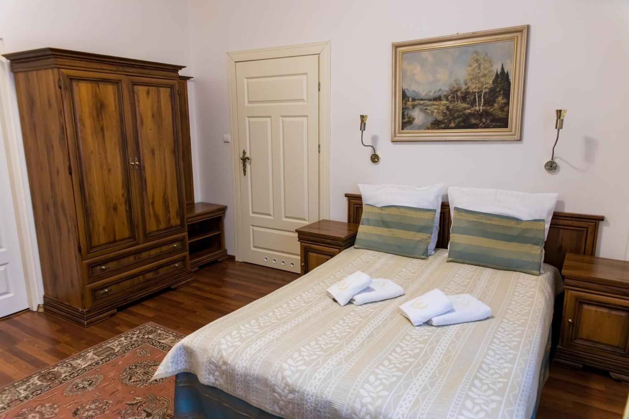 Hotel Napoleon Wroblew  Buitenkant foto