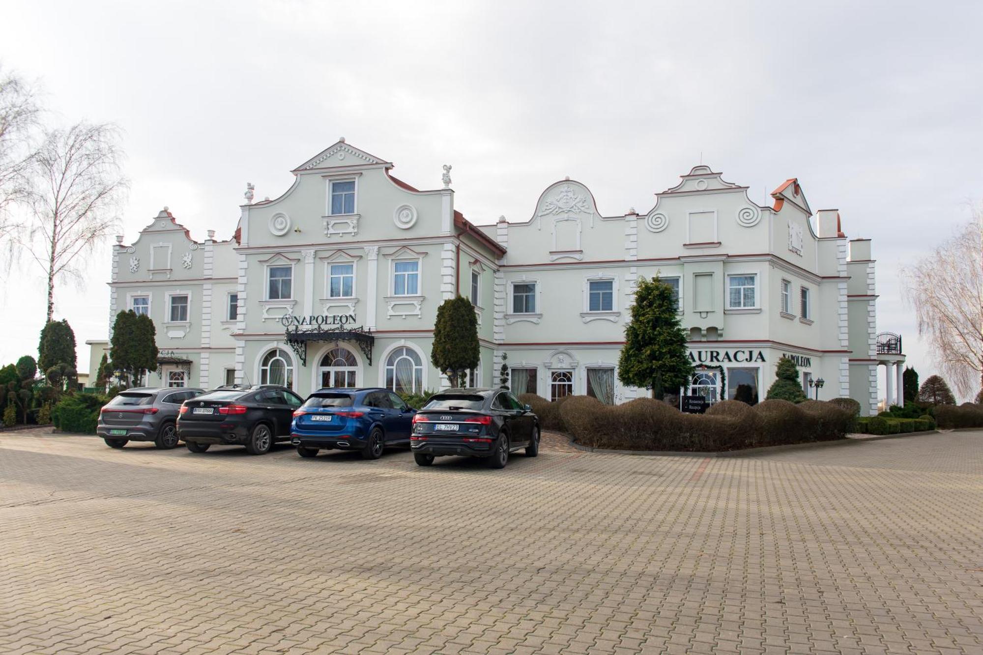 Hotel Napoleon Wroblew  Buitenkant foto