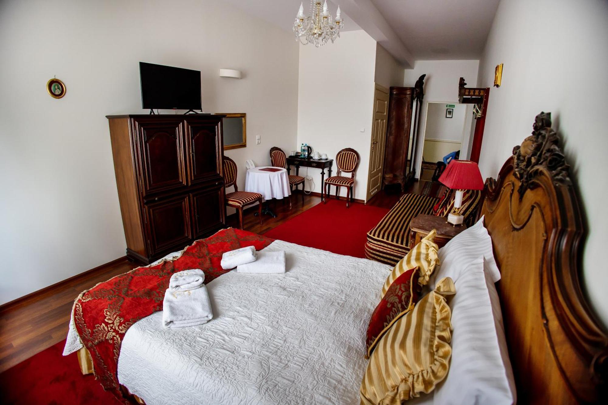 Hotel Napoleon Wroblew  Buitenkant foto