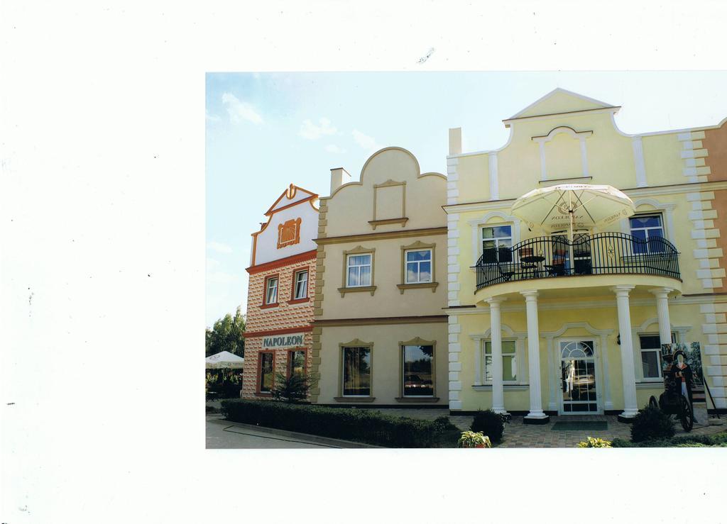 Hotel Napoleon Wroblew  Buitenkant foto