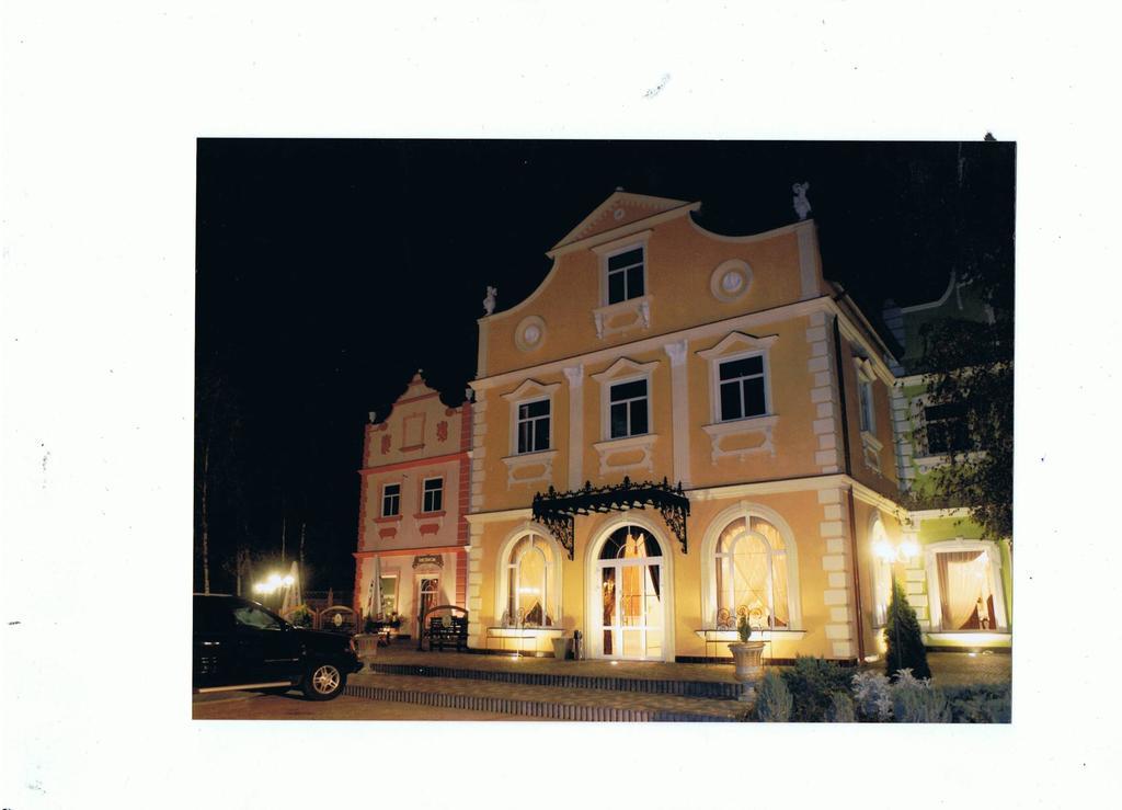 Hotel Napoleon Wroblew  Buitenkant foto
