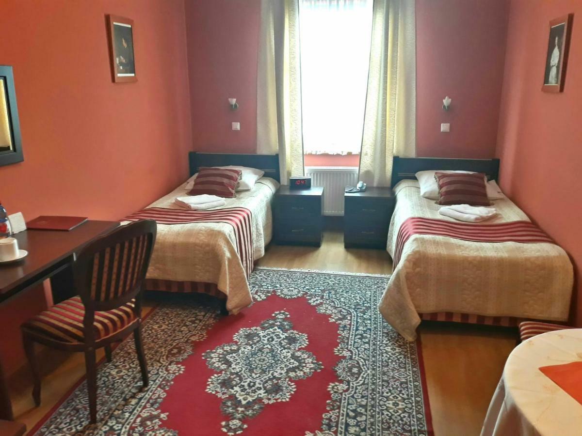 Hotel Napoleon Wroblew  Buitenkant foto